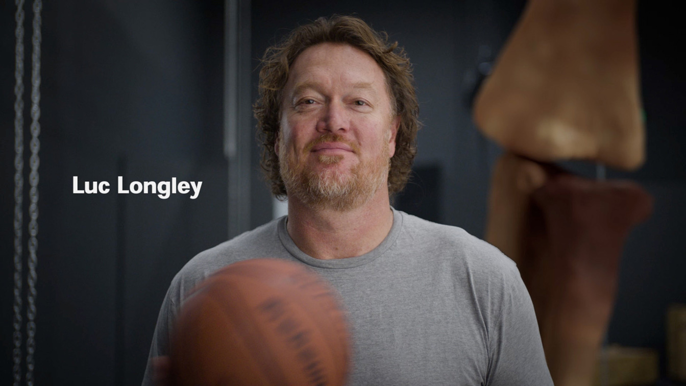 Block goes big with Luc Longley for Museum’s Dinosaurs of Patagonia exhibition