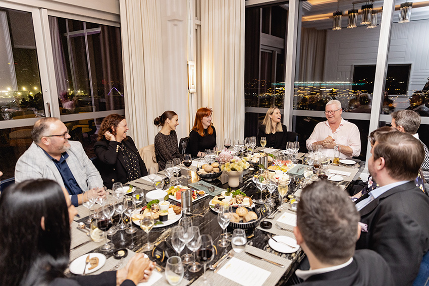 Clients enjoy dinner with the Block’s Scott Cam
