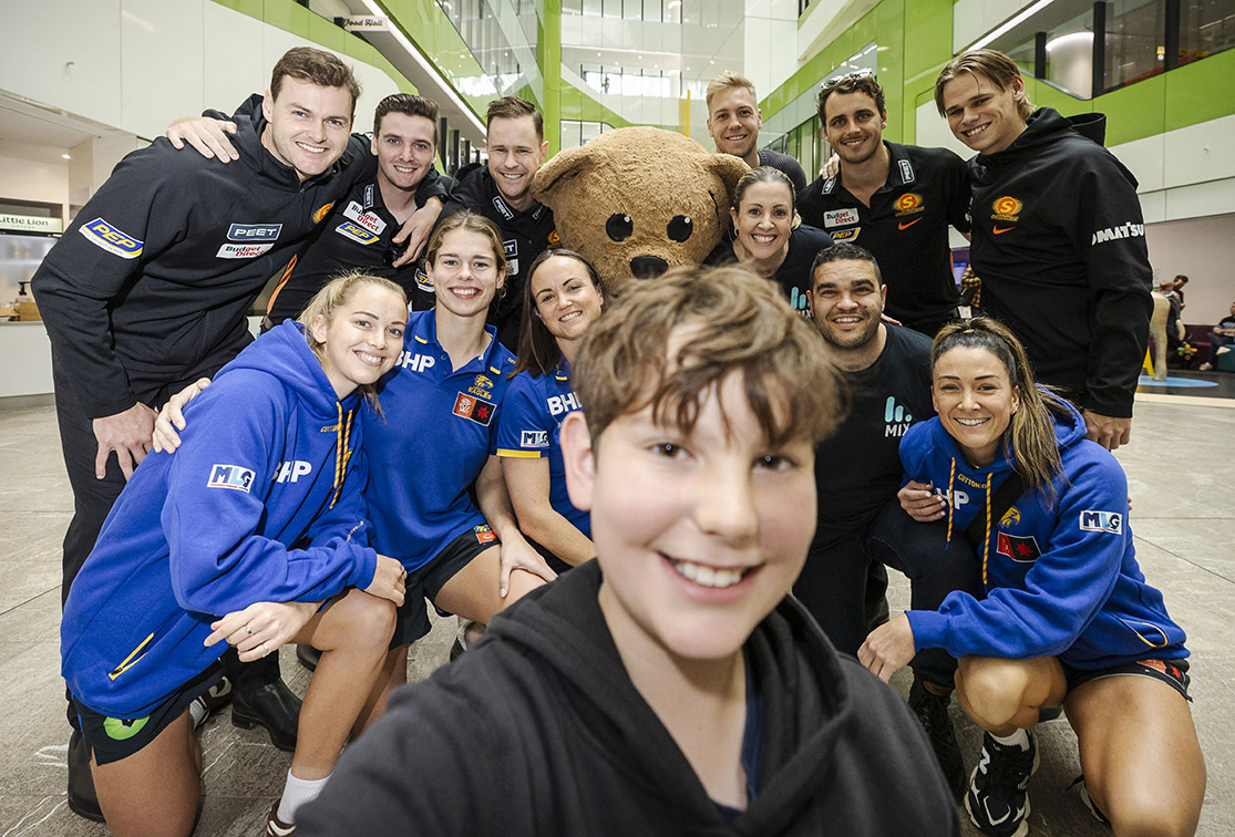 Mix94.5’s Pete & Kymba and other Perthanalities brighten up Perth Children’s Hospital