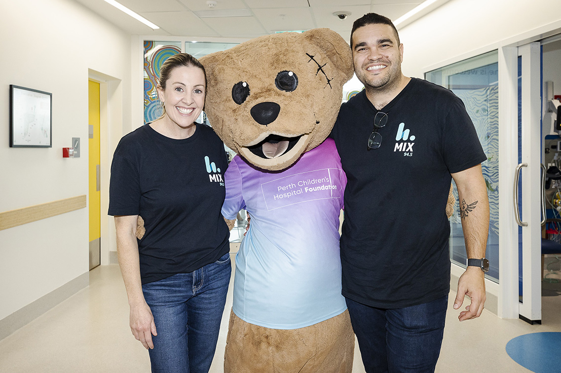 Mix94.5’s Pete & Kymba and other Perthanalities brighten up Perth Children’s Hospital